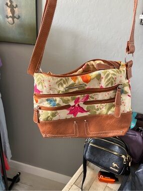 Stone Mountain Accessories Floral Canvas Crossbody Bag with Brown Trim